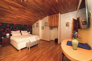 Chambre Double Supérieure, vue montagne | Espace de travail pour ordinateur portable, Wi-Fi gratuit