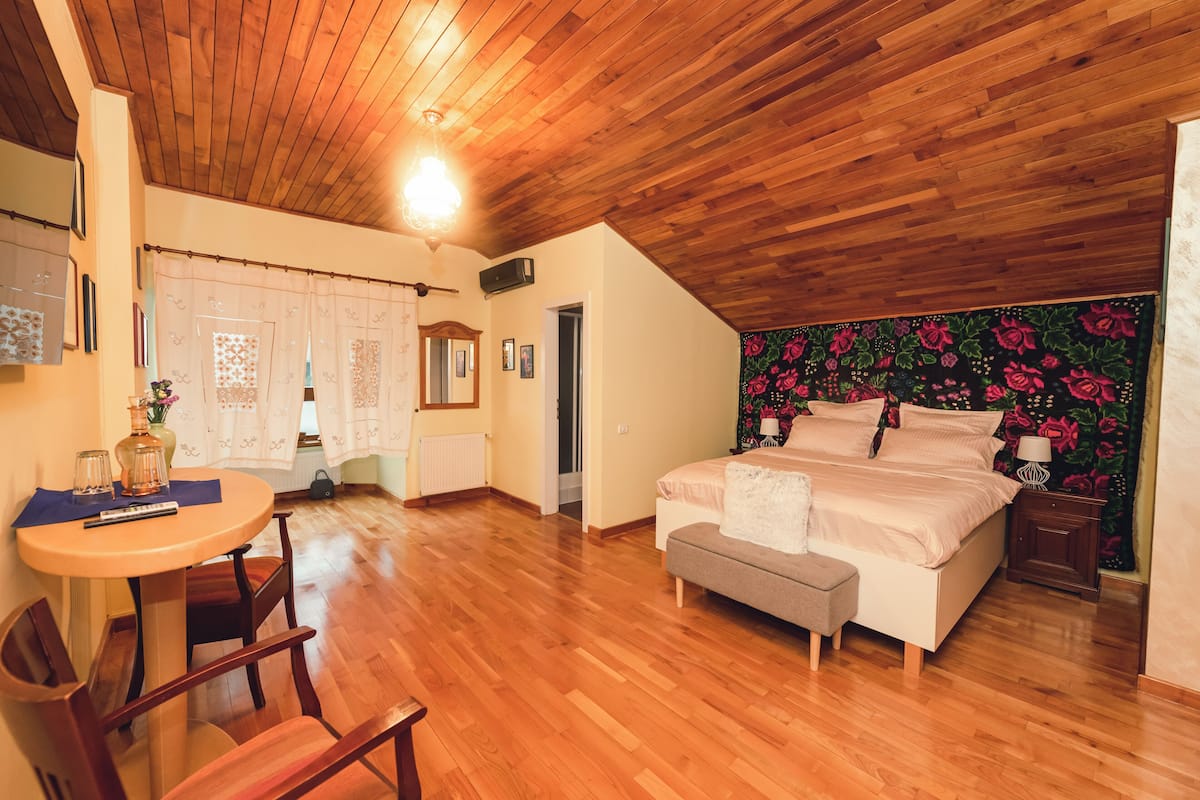Superior Double Room, Mountain View | Laptop workspace, free WiFi