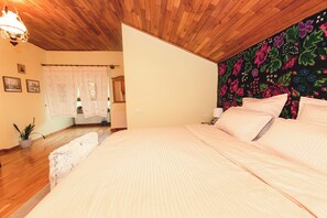 Chambre supérieure double, vue sur la montagne | Espace de travail pour ordinateurs portables, accès au Wi-Fi (inclus)