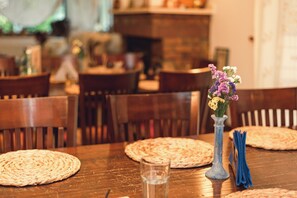 Petit déjeuner complet compris tous les jours