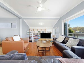 Télévision, cheminée