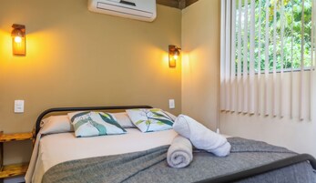 Espaço de trabalho para notebook, cortinas blackout