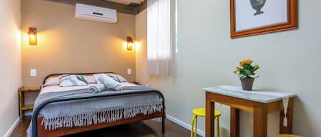 Laptop workspace, blackout curtains, soundproofing, free WiFi