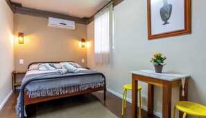 Suite Supérieure, balcon, vue cour intérieure | Rideaux occultants, chambres insonorisées, Wi-Fi gratuit