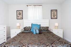 7 habitaciones, tabla de planchar con plancha y cuna de viaje 