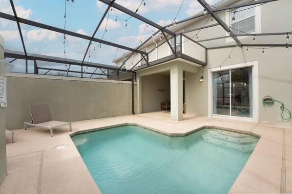 Piscine intérieure, piscine extérieure