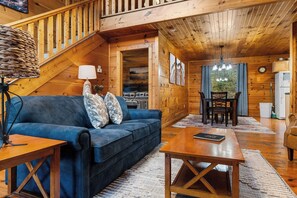 TV, fireplace, DVD player - The Mountainside Sanctuary (GATLINBURG)