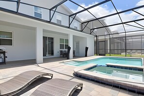 Piscine couverte, piscine extérieure