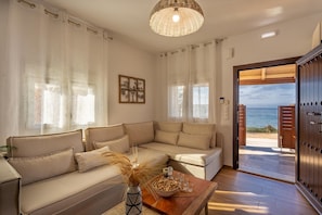 Smart TV - Thalassa Beachfront Villa with private pool (Prinos)