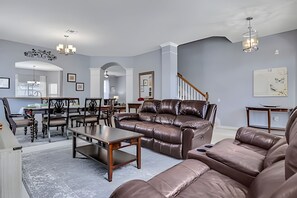 Smart TV, video games, table football, ping pong - Family 6BR Villa w/ Marvel Game Room & Pool (Kissimmee)