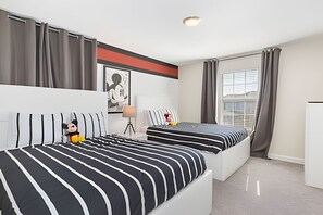 5 bedrooms, iron/ironing board, travel cot, free WiFi - Resort Villa with Heated Pool and Ping Pong Table (Kissimmee)