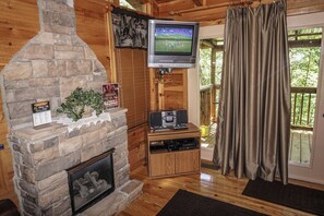 Interior - Seclusion*Park Cabin*Perfect for 2*Quaint*Cozy (GATLINBURG)