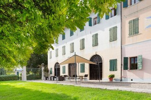 Property grounds - Apartment 'Bivai - Merlot' with Shared Pool, Private Terrace and Wi-Fi (Bivai)