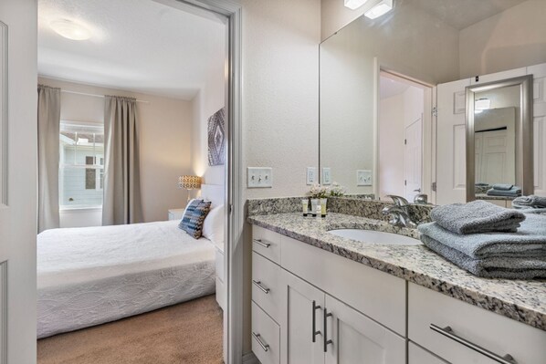 4 bedrooms, iron/ironing board, travel crib, free WiFi