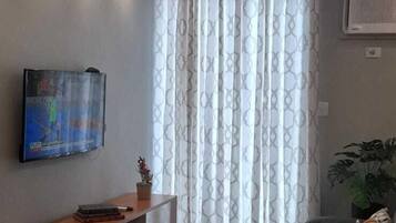 TV 42 pollici con canali digitali, Netflix, servizi in streaming