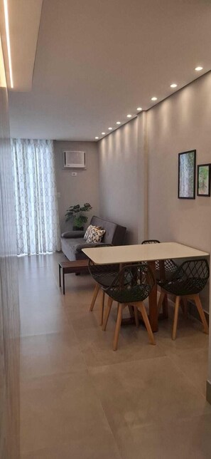 Een 42-inch televisie met digitale zenders, Netflix en streamingdiensten