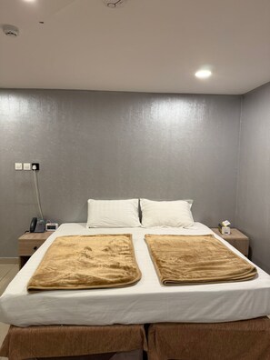 تناول الطعام داخل الغرفة