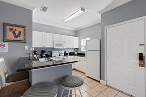 Fridge, microwave, oven, stovetop - 4BR Lucaya Home w/ Disney Themes + Clubhouse (Kissimmee)