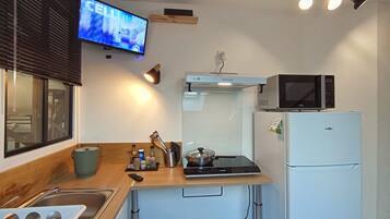 KĂŒhlschrank, Mikrowelle, Ofen, Herdplatte