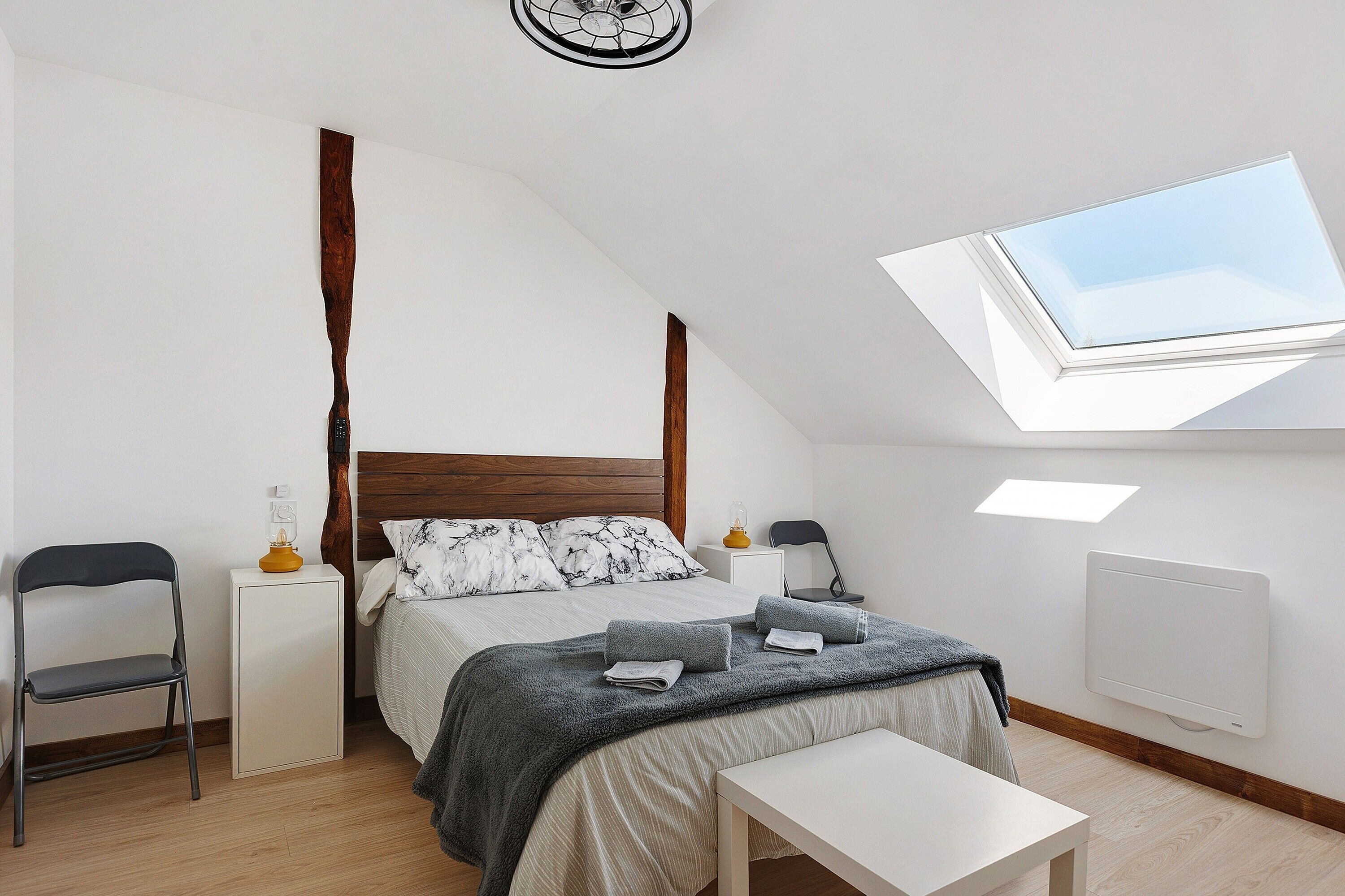 2 chambres, fer et planche à repasser, Wi-Fi, draps fournis
