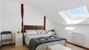 2 chambres, fer et planche à repasser, Wi-Fi, draps fournis