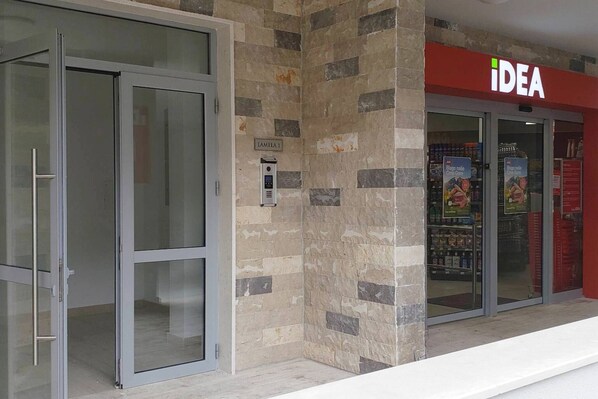 Apartment, 2 Bedrooms, Smoking, Balcony | Exterior detail