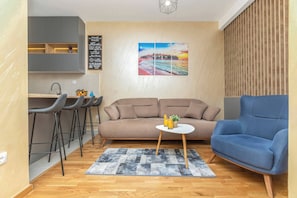 Apartment, 2 Bedrooms, Smoking, Balcony | Living room