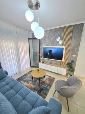 Apartment, 1 Bedroom, Smoking, Balcony | Living room