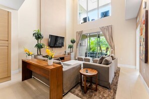 Smart TV - Magic Village 4 suites 8 guests 8 min Disney (Kissimmee)