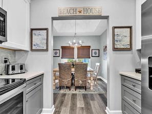House, Multiple Beds (Palm Beach Oasis) | Private kitchen