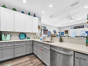 House, Multiple Beds (Palm Beach Oasis) | Private kitchen