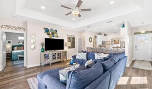 House, Multiple Beds (Palm Beach Oasis) | Living area