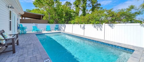 Casa, varias camas (Palm Beach Oasis) | Alberca | Alberca al aire libre