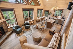 Smart TV, fireplace, video games, table football - NEW Luxury Cabin w/ Views*Private Pool*Game Room*Hot Tub (SEVIERVILLE)