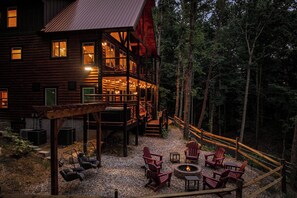 Terrace/patio - NEW Luxury Cabin w/ Views*Private Pool*Game Room*Hot Tub (SEVIERVILLE)