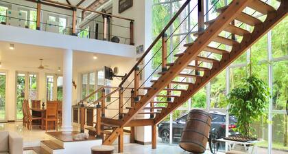 Tropical Terrace - A Charming 2-bedroom house in Negombo