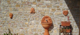 Spacious apartment with all amenities within walking distance of Castiglione del Lago.