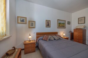 2 bedrooms, desk, free WiFi, bed sheets - Spacious apartment with all amenities within walking distance of Castiglione del Lago. (Macchie)