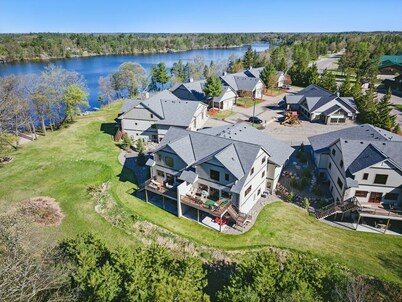 Cross Lake Condo| 4Bd/3Bth | Beach, Pool, Hot Tub