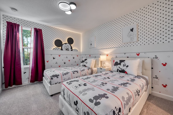 4 bedrooms, iron/ironing board, internet, bed sheets