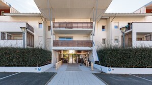 A building with a covered entrance, multiple balconies, and a sign reading 'Les Terrasses de l'Océan.' - Apartment - Terrasses De L'Océan with Shared Pool, Wi-Fi, and Air Conditioning (MOLIETS et MAA)