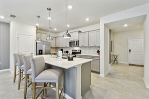 Fridge, microwave, oven, stovetop - Five-Bedroom Home with Private Pool at Windsor Cay (Clermont)