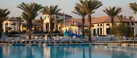 Piscine couverte, piscine extérieure