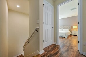 4 bedrooms, iron/ironing board, travel cot, free WiFi - 4BR Townhome w/Pool near Disney (Kissimmee)