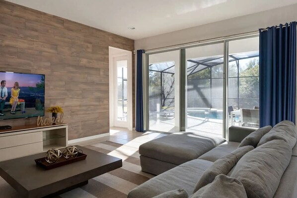 Smart TV, mesa de ping pong