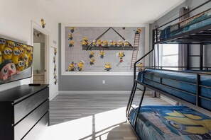 5 bedrooms, iron/ironing board, travel cot, free WiFi - Luxury Retreat with Private Pool & Spa (Kissimmee)