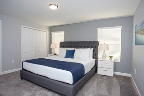 4 室のベッドルーム、アイロン / アイロン台、旅行用ベビーベッド、WiFi (無料)