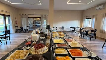 Tägliches inbegriffenes Frühstücksbuffet