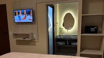 Deluxe Room, Garden View | In-room safe, blackout drapes, free WiFi