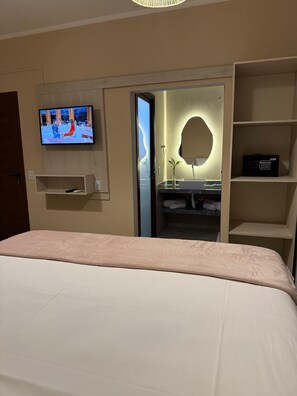 In-room safe, blackout drapes, free WiFi